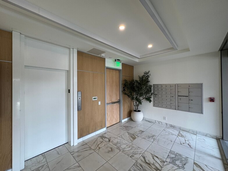 More Photos Of 22330 Hawthorne Blvd, Torrance Medical For Lease