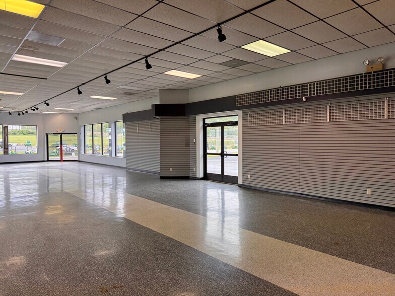 More Photos Of 2013 General Potter Hwy, Centre Hall Showroom For Sale