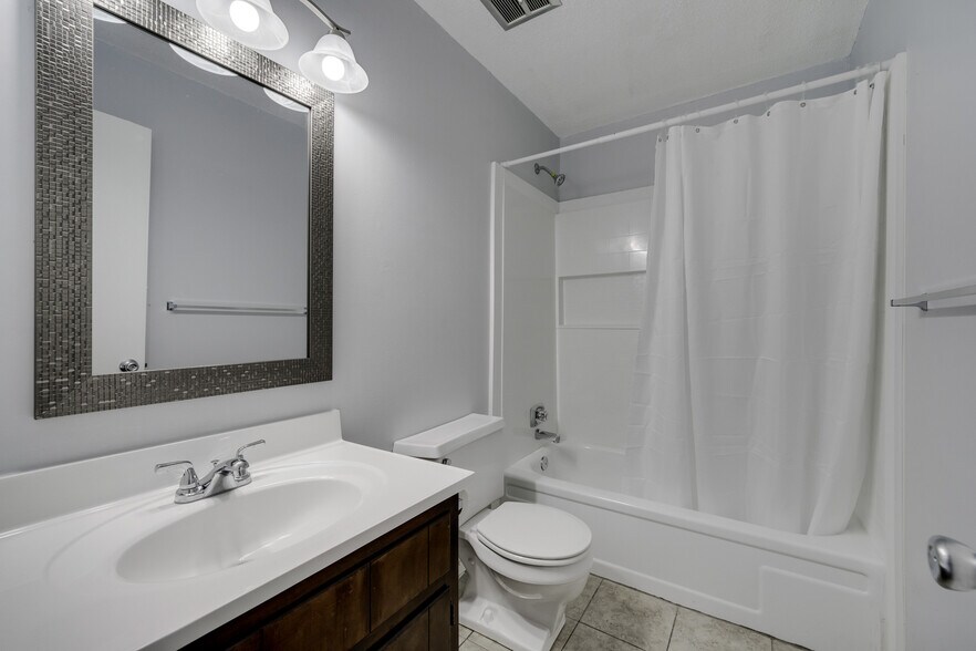 More Photos Of 1906 W Matthews Ave, Jonesboro Apartments For Sale