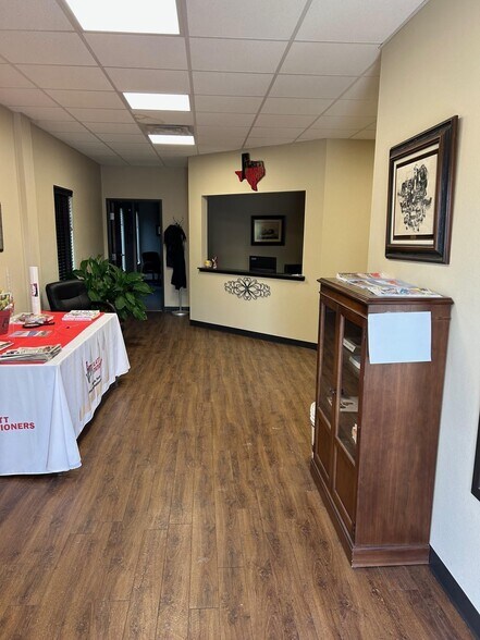 More Photos Of 206 W Commerce St, Mexia Industrial For Sale