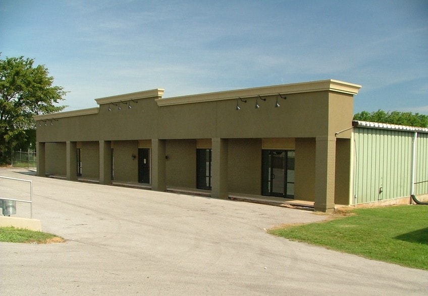 More Photos Of 979 Lovers Ln, Bowling Green Warehouse For Lease