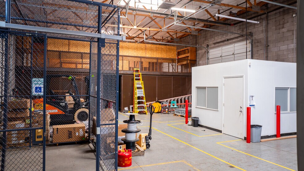 More Photos Of 8079 W Olive Ave, Peoria Light Distribution For Lease