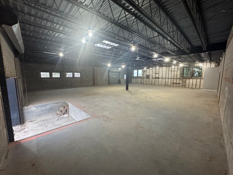 More Photos Of 32 Chichester Ave, Center Moriches Warehouse For Lease