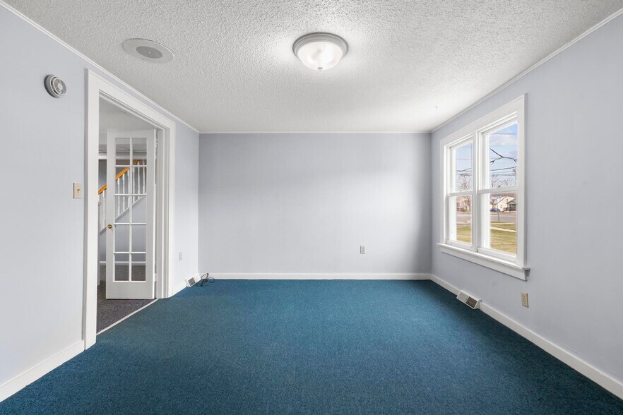 More Photos Of 128 Saltonstall Pky, East Haven Medical For Sale