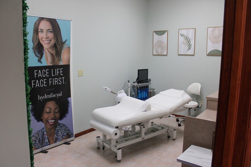 More Photos Of 2831 Alternate 19, Palm Harbor Office For Lease