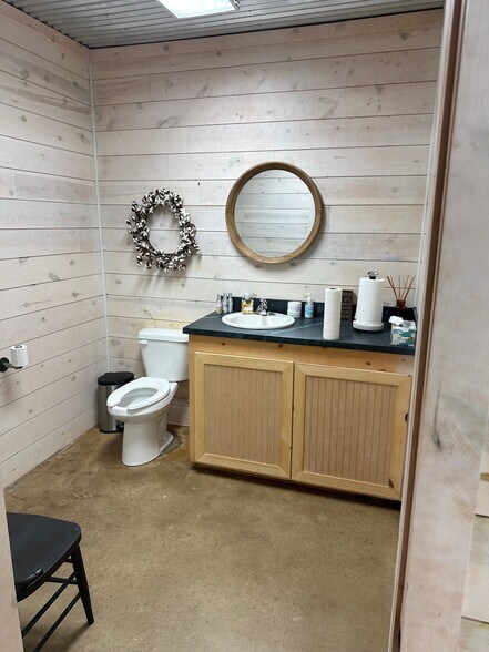 More Photos Of 118 S Main Ave, Blanchard Storefront Retail Office For Lease