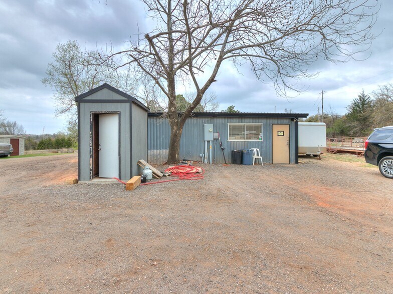 More Photos Of 6625 S Hiwassee Rd, Oklahoma City Showroom For Sale