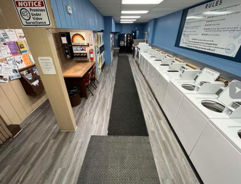 More Photos Of 243 High St, Mineral Point Flex For Sale