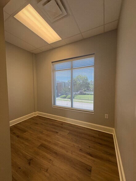 More Photos Of 101 E Market St, Smithfield Office For Lease