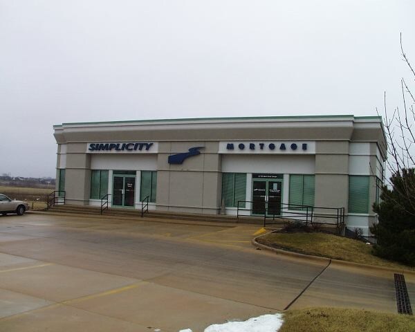 More Photos Of 3170 E 53rd St, Davenport Freestanding For Lease