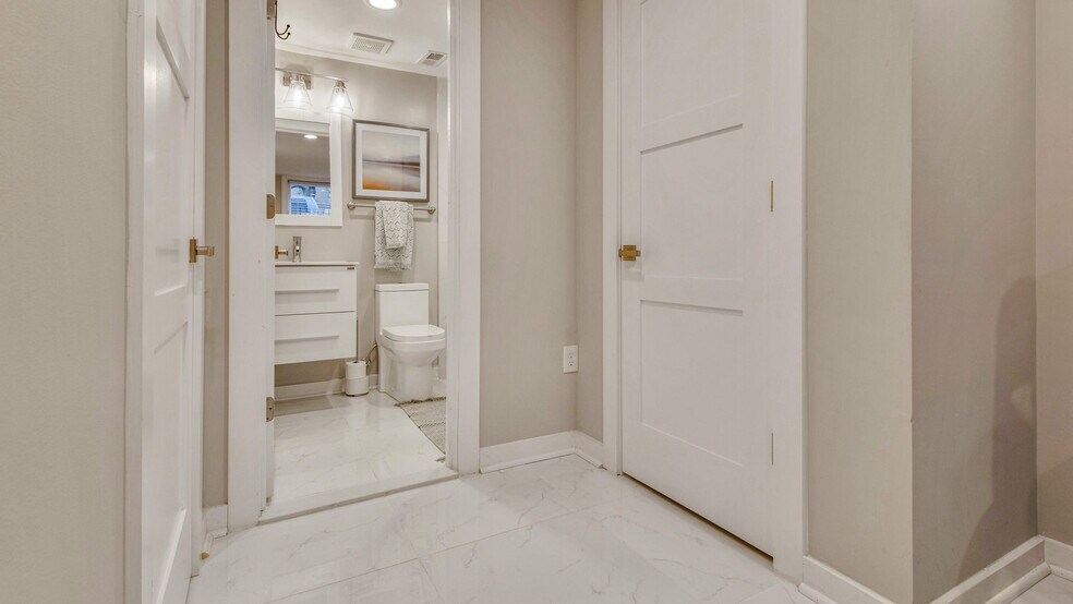 More Photos Of 1414 Pennsylvania Ave SE, Washington Apartments For Sale