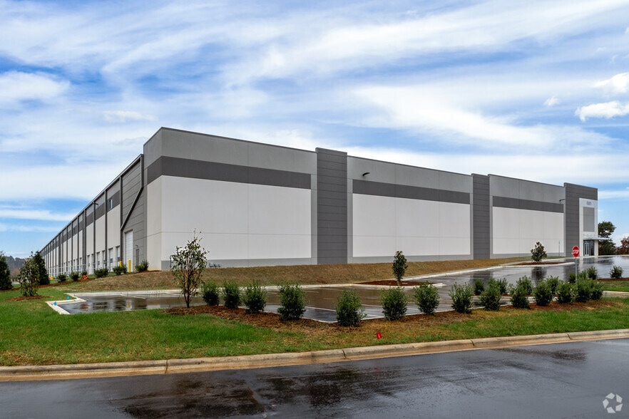More Photos Of 8301 Old Dowd Rd, Charlotte Industrial For Lease