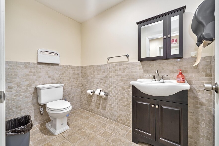 More Photos Of 824 Venice Blvd, Los Angeles Religious Facility For Sale