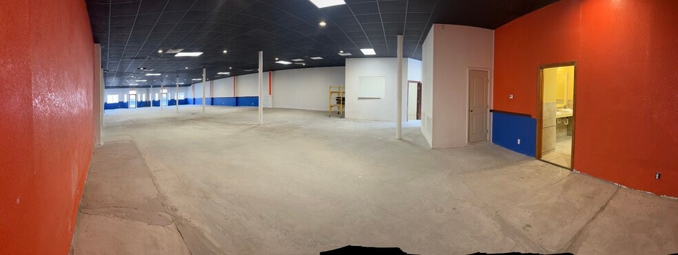 More Photos Of 138 Live Oak St, Marlin Storefront Retail Office For Sale