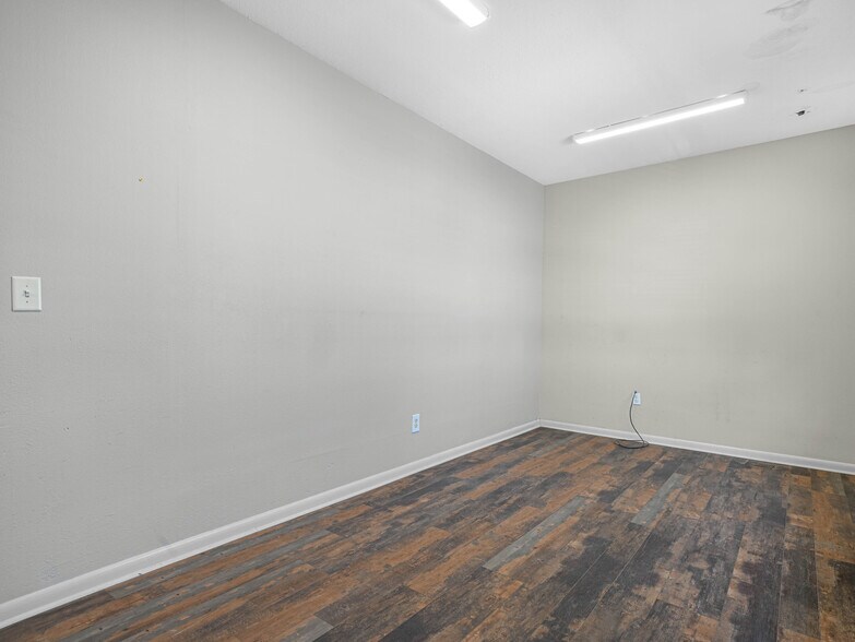 More Photos Of 16110 US 27, Lake Wales Light Distribution For Lease