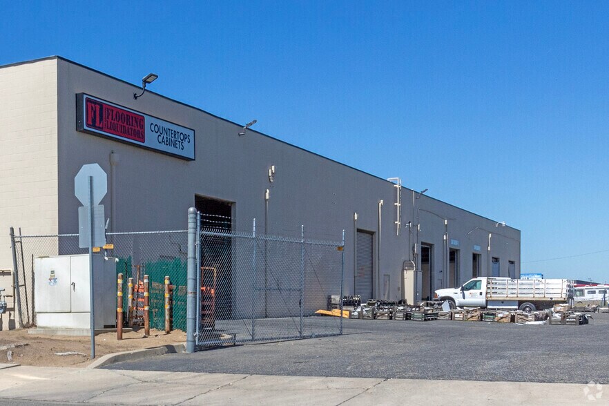 More Photos Of 2448-2452 N Clovis Ave, Fresno Showroom For Sale