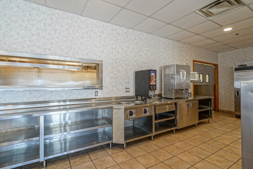 More Photos Of 3450 Gateway Dr, Grand Forks Restaurant For Lease