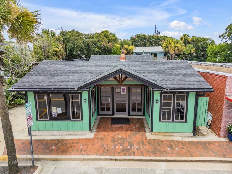 More Photos Of 304 Flagler Ave, New Smyrna Beach Storefront For Sale