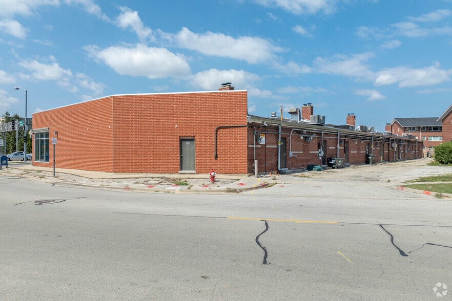 More Photos Of 500-550 W Northwest Hwy, Arlington Heights Unknown For Lease