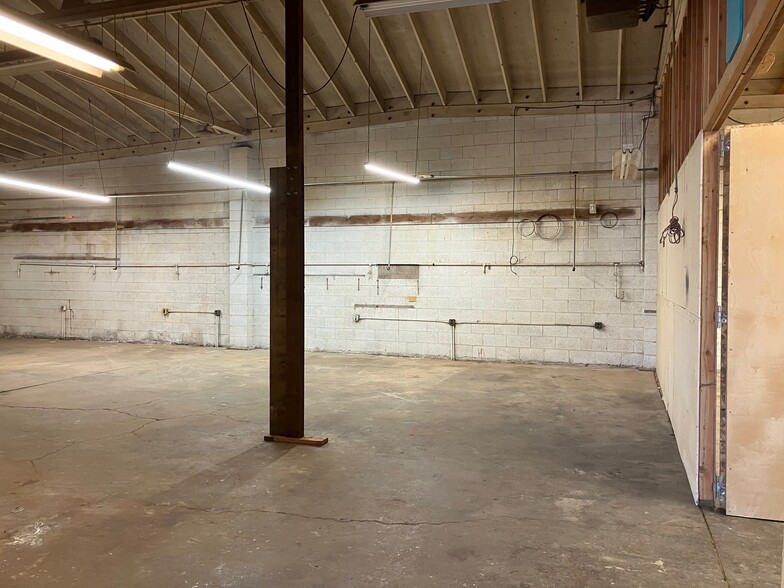 More Photos Of 2914 Poplar St, Oakland Manufacturing For Sale