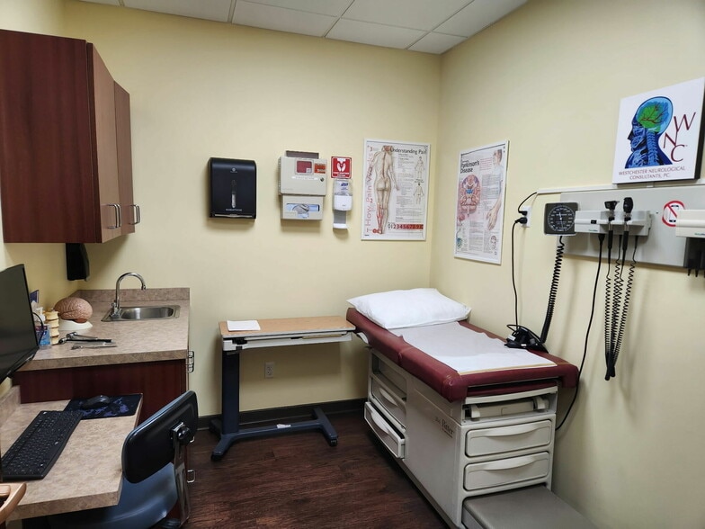 More Photos Of 1915 Central Park Ave, Yonkers Medical For Lease