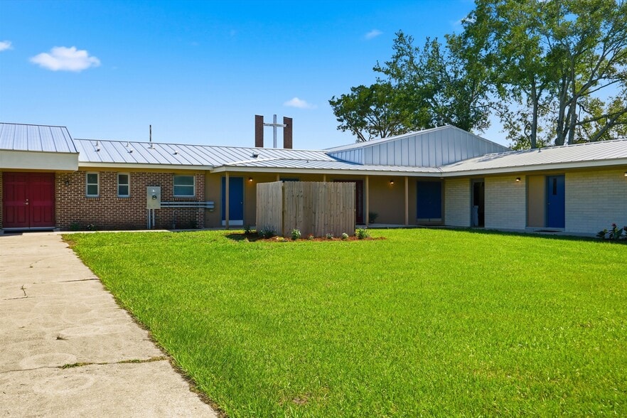 More Photos Of 8075 Lone Star Rd, Jacksonville Religious Facility For Sale