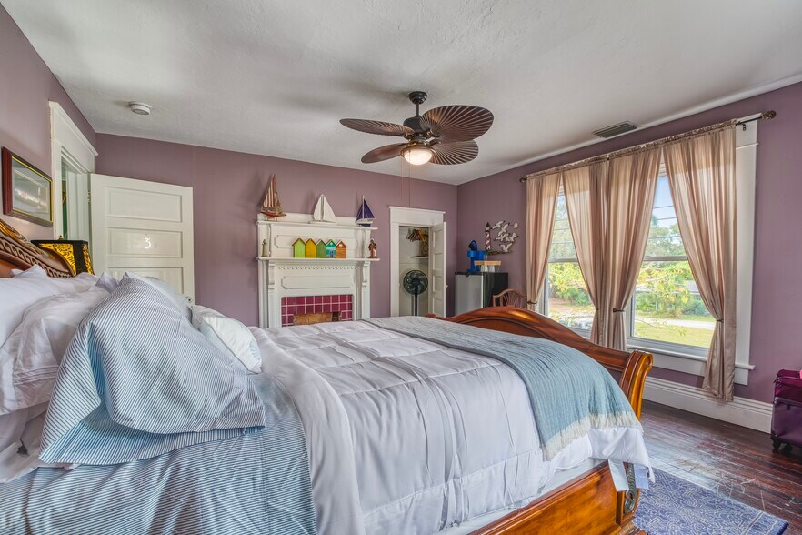 More Photos Of 304 15th St W, Bradenton Specialty For Sale