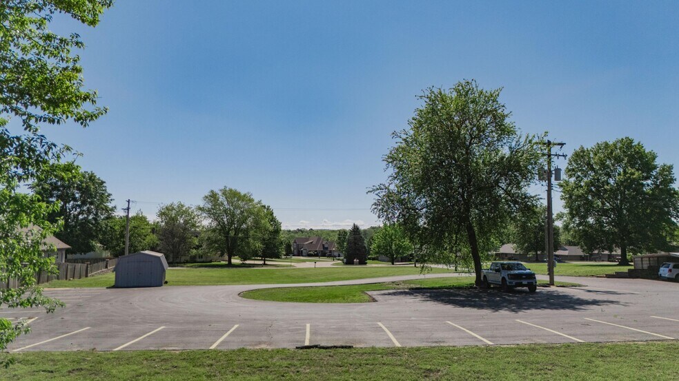 More Photos Of 807 N Briarwood Dr, Bolivar Assisted Living For Sale