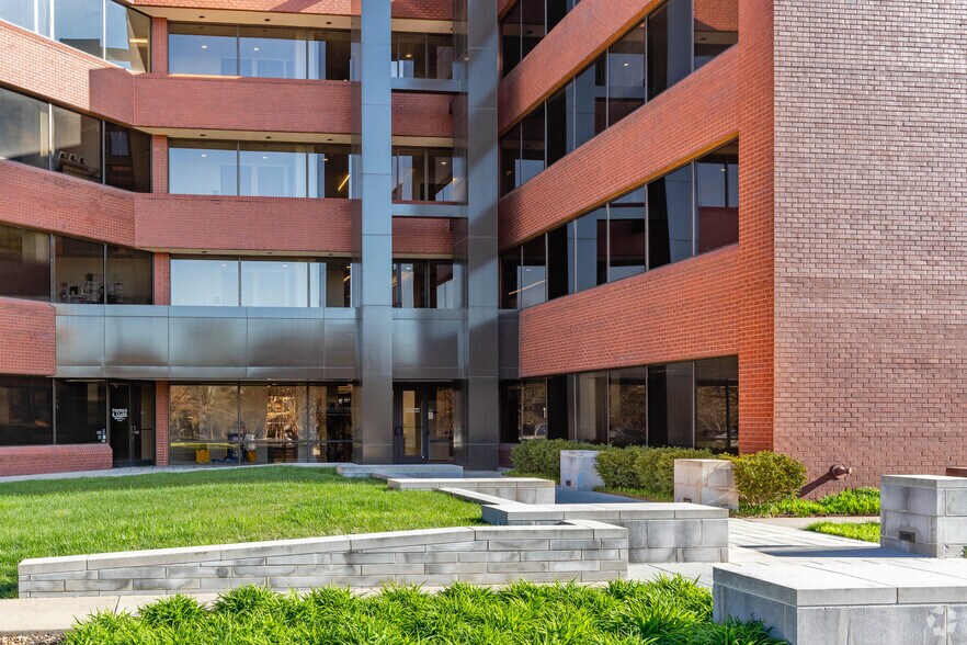 More Photos Of 5200 Maryland Way, Brentwood Office Residential For Lease