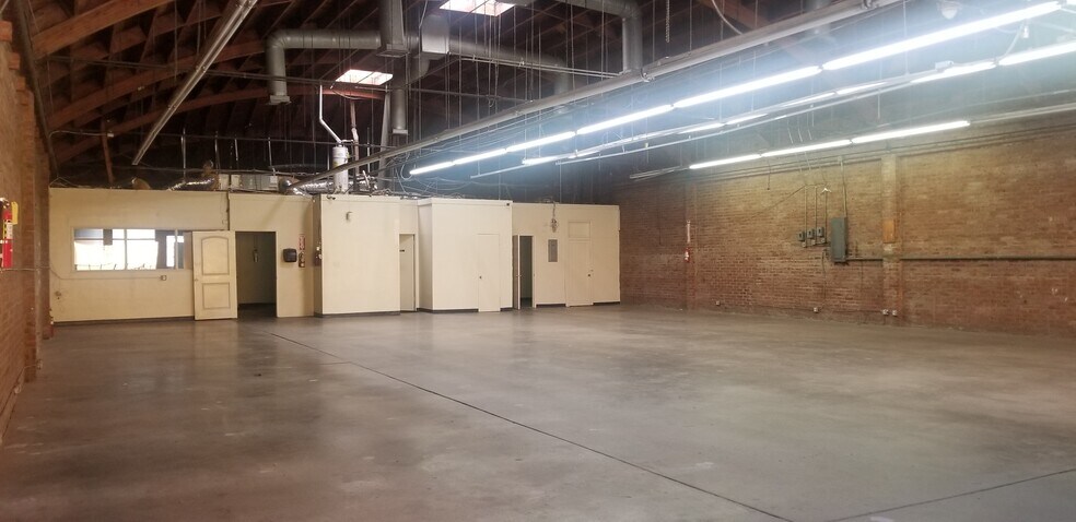 More Photos Of 1262-1264 S Boyle Ave, Los Angeles Manufacturing For Sale