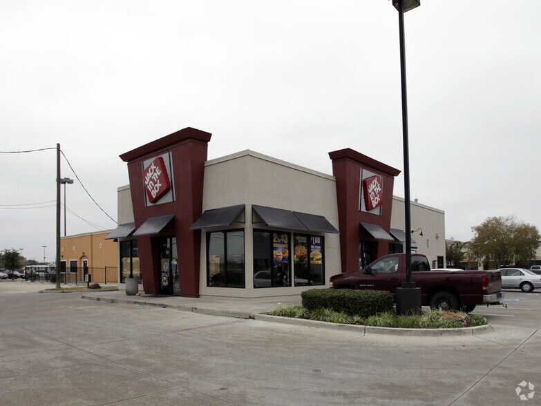 More Photos Of 5600-5610 Gulfton Dr, Houston Unknown For Lease