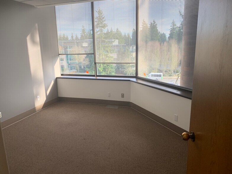 More Photos Of 15446 NE Bel Red Rd, Redmond Medical For Lease