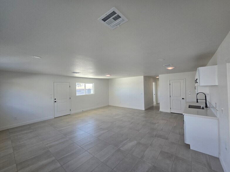 More Photos Of 504 S Jones Blvd, Las Vegas Office For Lease