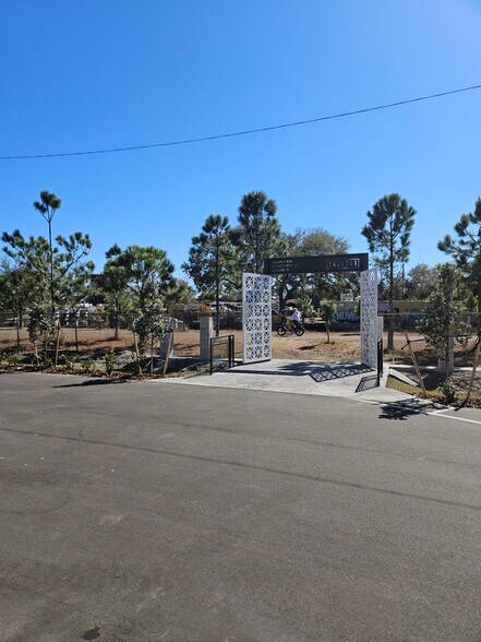 More Photos Of 2606 Fairfield Ave S, Saint Petersburg Light Manufacturing For Lease