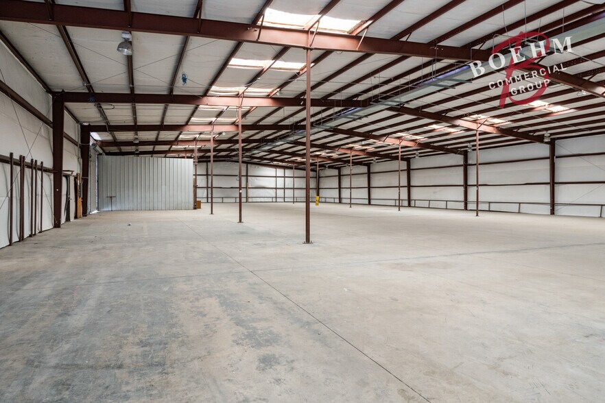 More Photos Of 995 Industrial Blvd, Del Rio Distribution For Lease