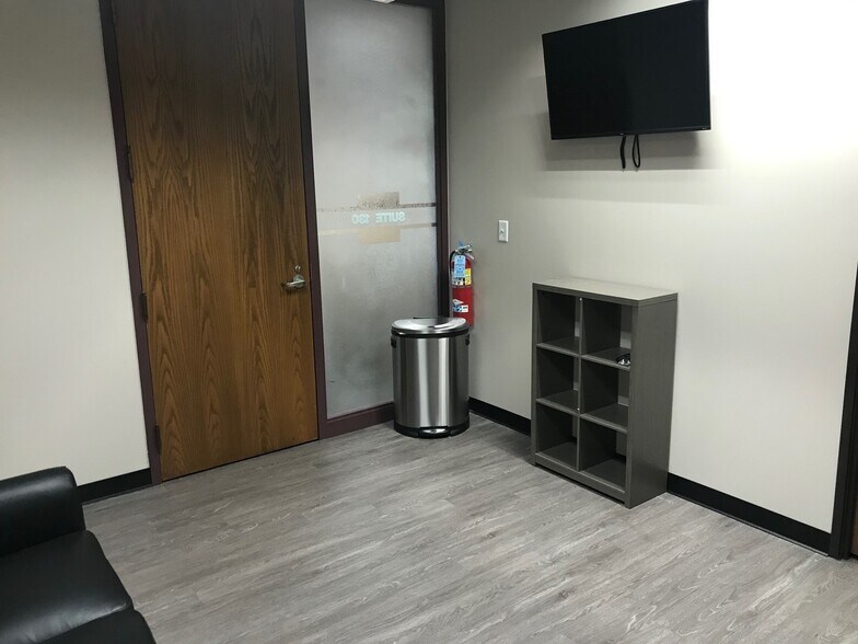 More Photos Of 1251 N Plum Grove Rd, Schaumburg Office For Lease