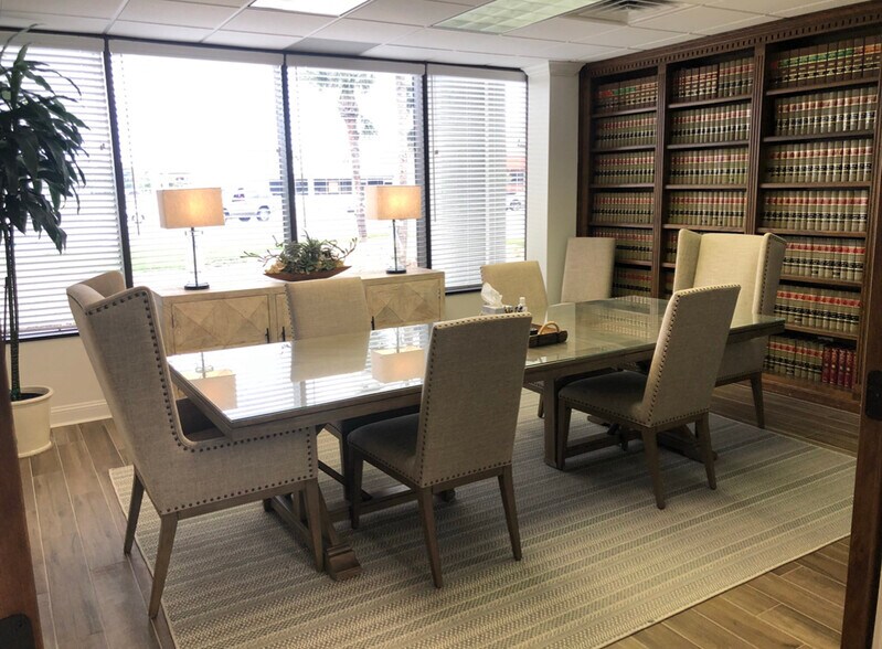 More Photos Of 2215 3rd St S, Jacksonville Beach Office For Lease