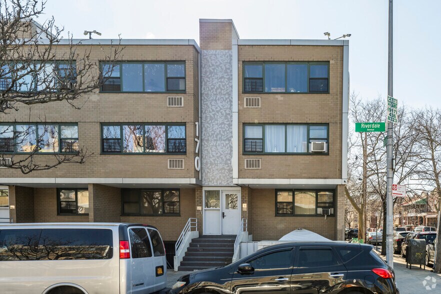More Photos Of 353-376 Chester St, Brooklyn Apartments For Lease