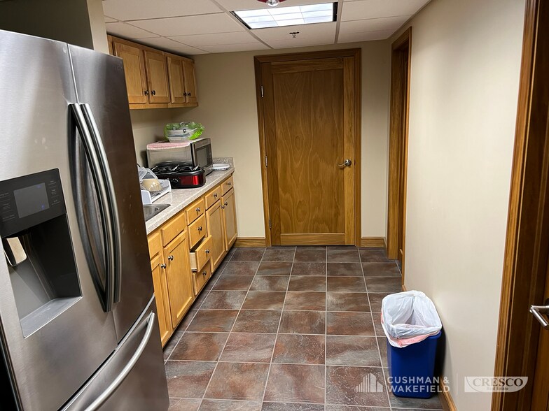 More Photos Of 300 Commerce Dr, LaGrange Warehouse For Sale