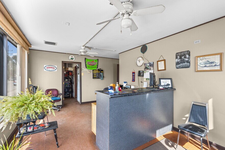 More Photos Of 9800 W Belmont Ave, Franklin Park Auto Repair For Sale