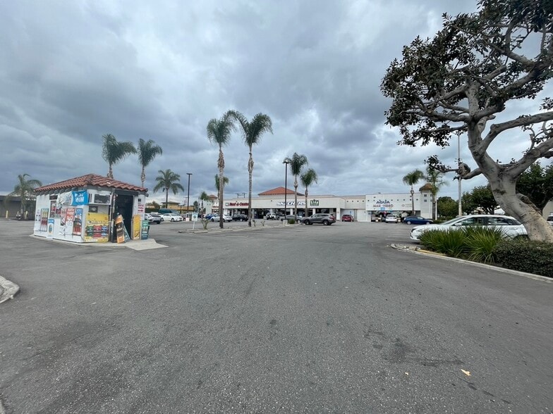 More Photos Of 11021-11035 Rosecrans Ave, Norwalk Unknown For Lease