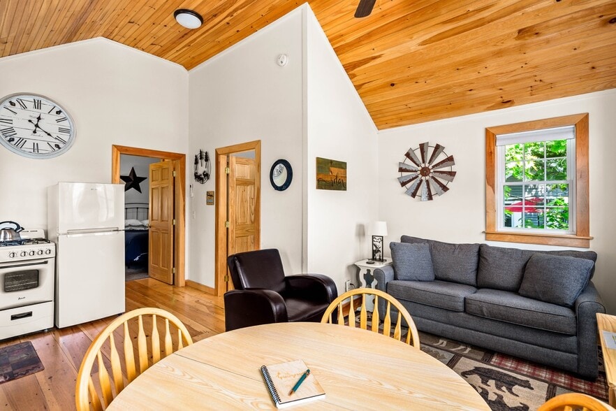 More Photos Of 2076 Atlantic Hwy, Lincolnville Hotel For Sale