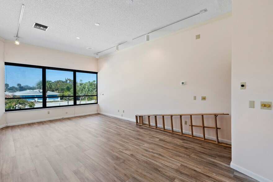 More Photos Of 900 SE Ocean Blvd, Stuart Medical For Lease