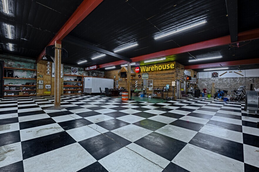 More Photos Of 101 W Main St, Hogansville Distribution For Sale