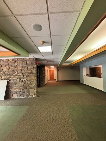 More Photos Of 600 Memorial Dr, Bella Vista Office For Lease