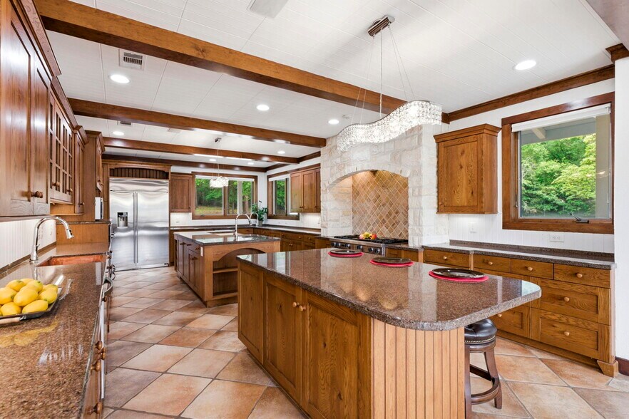 More Photos Of 43 Pool Rd, Richards Specialty For Sale