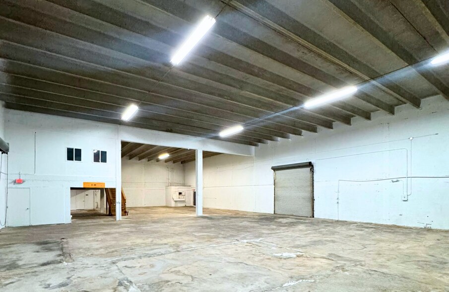 More Photos Of 7460-7580 NW 82nd St, Medley Warehouse For Lease
