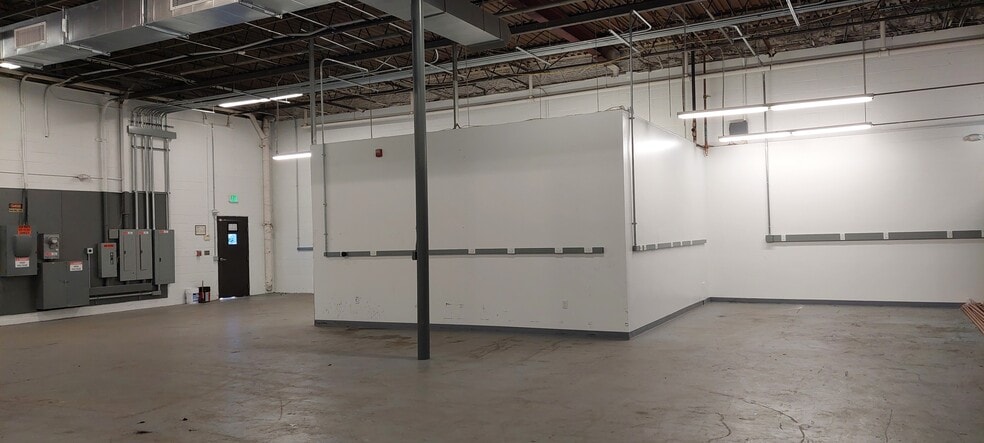 More Photos Of 30-32 6th Rd, Woburn Warehouse For Lease
