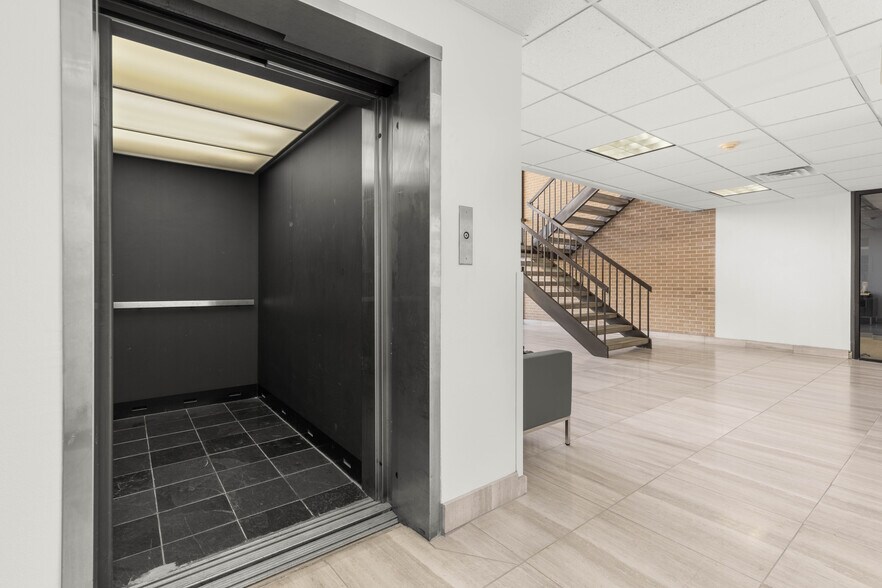 More Photos Of 2045 Space Park Dr, Houston Medical For Sale