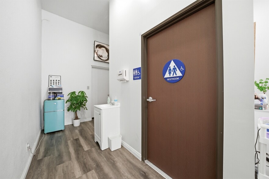 More Photos Of 340-344 E Foothill Blvd, Arcadia Freestanding For Sale